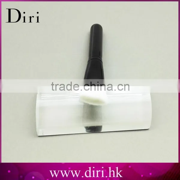 High Quality Nylon Hair Powder Brush Wood Handle Material White Hair Makeup Brush photo-2