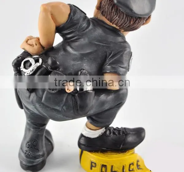 Cheap Promotinal Small Resin Police Figurines Wholesale photo-2