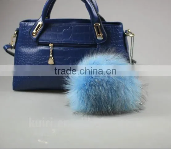 Factory Supply 100% Real Raccoon Fur Pompoms Luxurious Fur Balls Genuine Fur Pom Pom for Bag Hats Cap Scarf Gloves Attached the photo-5