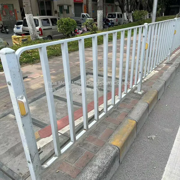 Manufacturers Customize U-shaped Road Guardrails and Road Protective Barriers photo-3