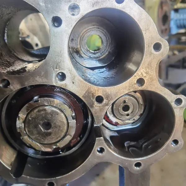 Repair of Carrier Compressor Due to Water Ingress in Asia-pacific Central Air Conditioning Unit, Replacement of Bearings for Hanbell lt - s - 83/41 photo-4