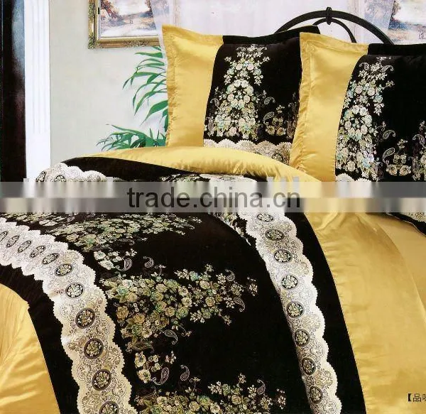 White Floral Polyester Satin Bedding Set Bed in a Bag Set