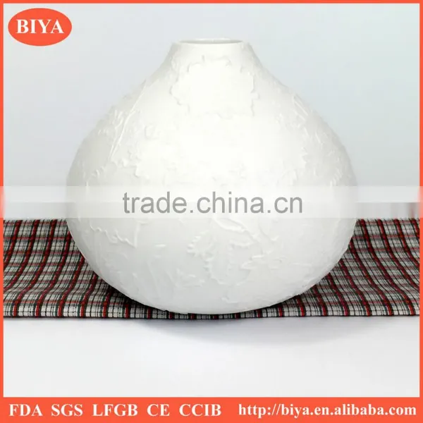 Lowest EU Anti-dumping Duty Ceramics Unique Wholesale Good Price White Porcelain Flower Pot With Relief Embossment Vase Flower photo-2