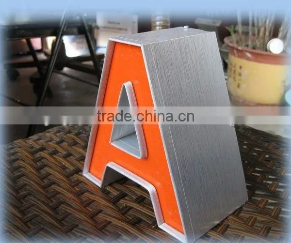 2015 500w Double-purpose Fiber Welder Channel Letter Laser Welding Machine photo-2