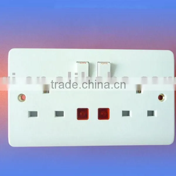 13a Switch Socket With Lamp