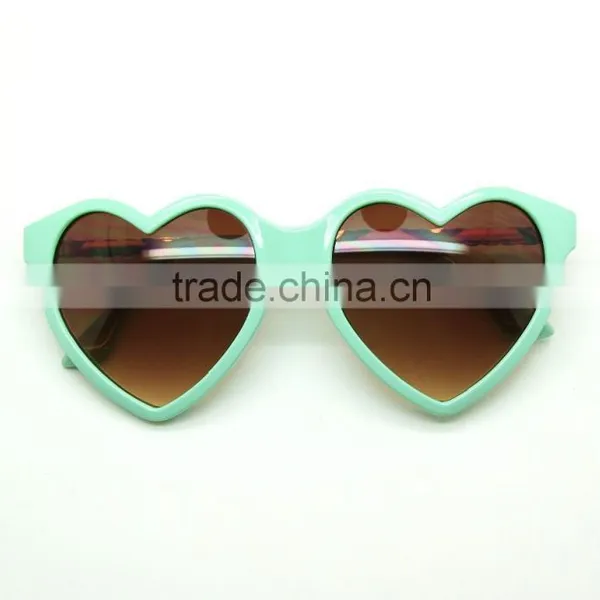 Quality Fashion Heart Sharp Sunglasses photo-3