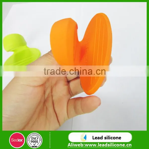 Food-grade Colorful Microwave Oven Silicone Insulation Hand Clip photo-3