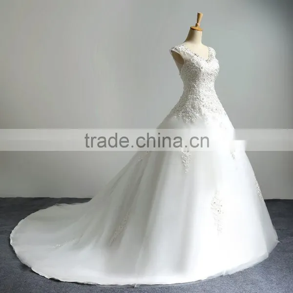 2016 Pearls Beaded Long Sleeve Lace Ball Gown Wedding Dresses photo-2