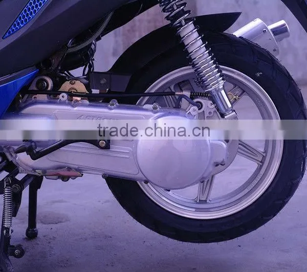 2-strok 50CC Cheap Gas Scooter/classical Model photo-3