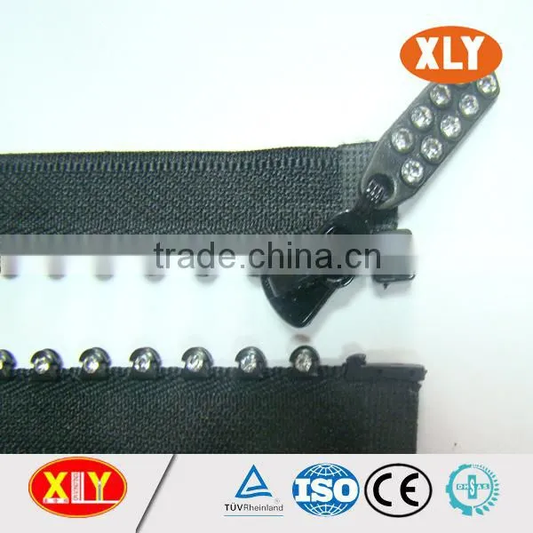 China XLY Zipper #5 Cheap Price Single Stone Diamond Zipper photo-3