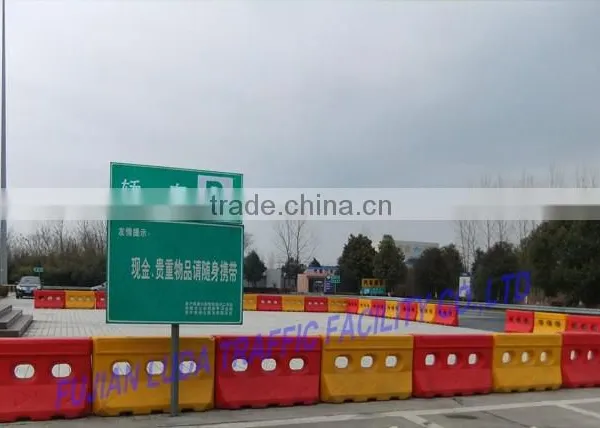 Top Quality Water Fill Road Barriers With Reflective Film photo-5