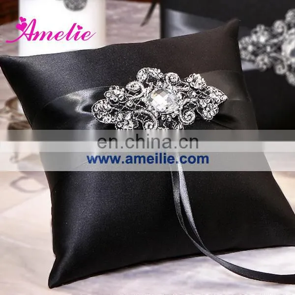 A-R1 Black Wedding Ring Pillow With Rhinestone Brooch