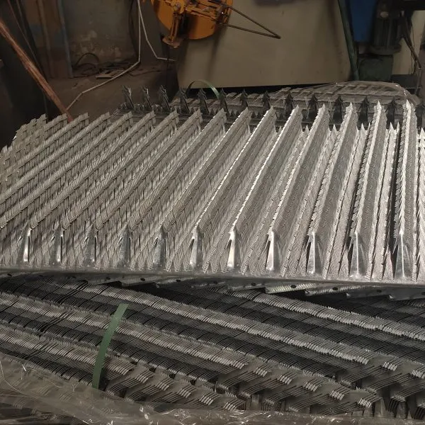 Galvanized Point Anti-Climb Wall Spikes With PVC Coated for Fence Security Property Spike photo-5