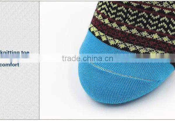 Hot Sale, Best Price! Custom Bamboo Color Thin Stripe Sport Socks for Men photo-3