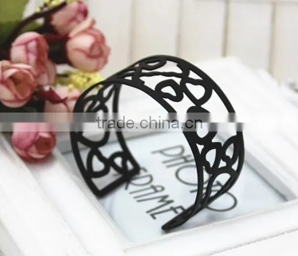 Latest Black Metal Jewelry Bangle,popular Heart Style Bangle for Young Girls photo-5