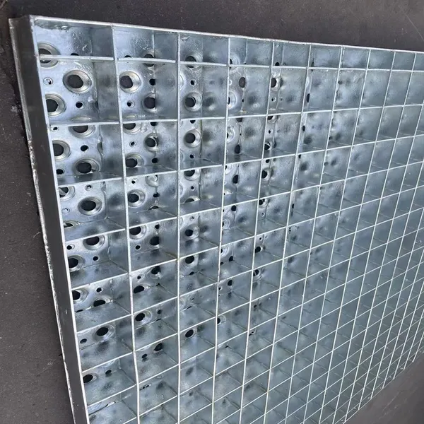 Anti-slip Perforated Mesh Pattern Plate, with Alligator Mouth Holes, Suitable for Pedestrian Walkways, Cutting and Bending Services Available