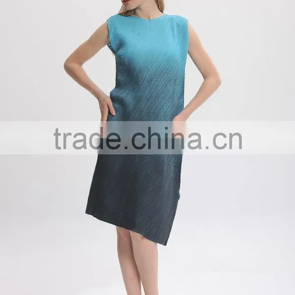 Women Wrinkle Graduated Color Irregular Hem Fashionable Dress photo-2