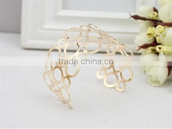 South Korean Round Hollow Women Bangles With Gold Plated photo-2