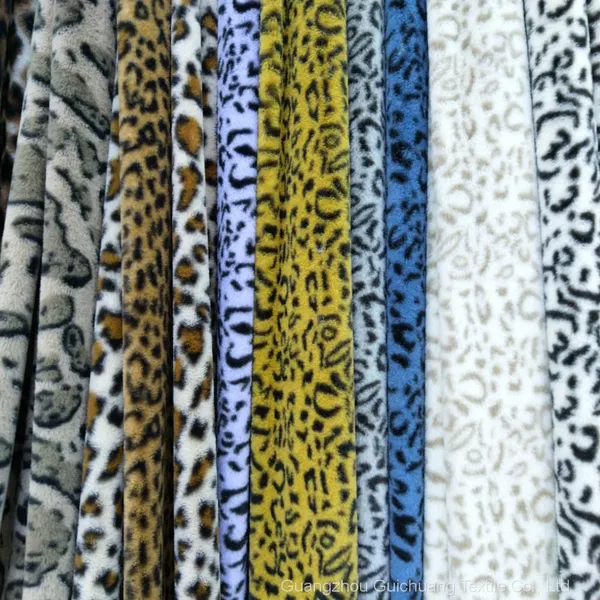 Компания Guichuang Textile в течение многих лет стабильно поставляет большой объем львенокопятого плюшевого яккардового простого овцевого кашемира из наличия.
