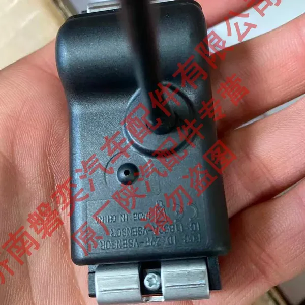 SHACMAN Truck Parts Original Strap-type Tire Pressure Monitoring Sensor DZ97189716522 photo-3