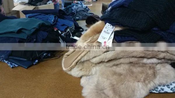 INDITEX SPANISH FASHION BRANDS APPAREL LEFTOVERS photo-3
