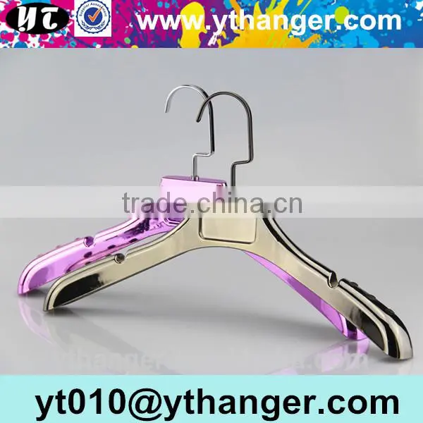 YY0483 Unique Antique Pattern Plastic Coat Hanger for Clothes Supplier's Choice photo-6