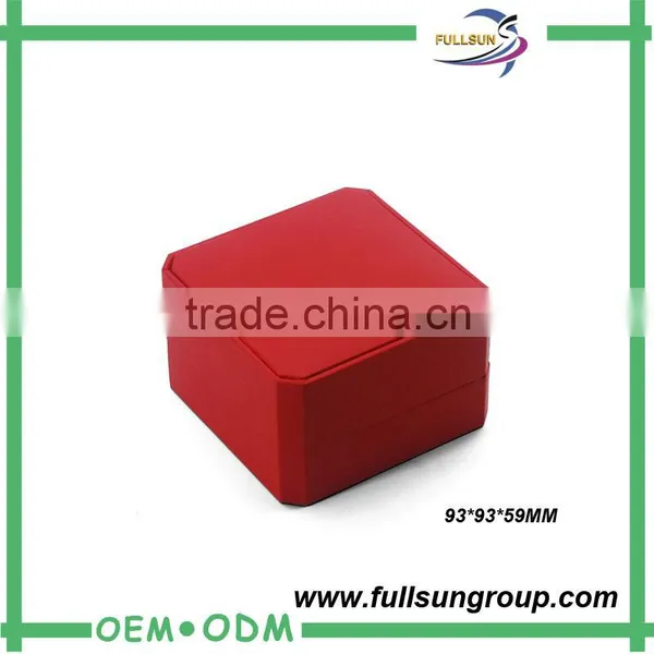Crimson Red Velvet Ring Gift Diamond Box photo-2