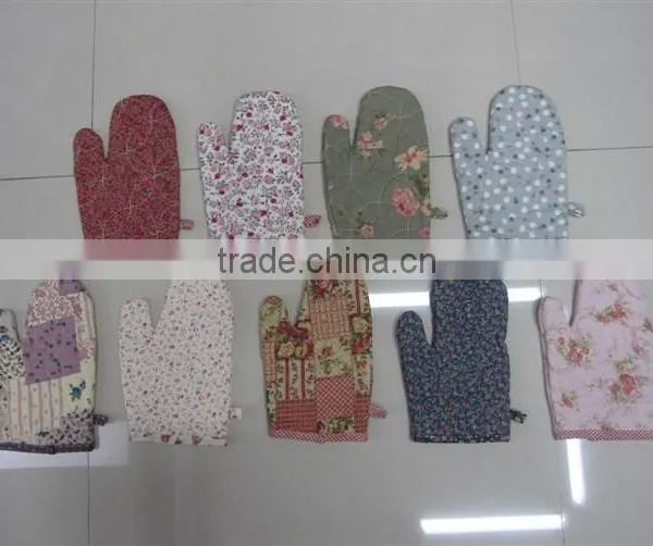Magenta Flowers Quilted Oven Mitts
