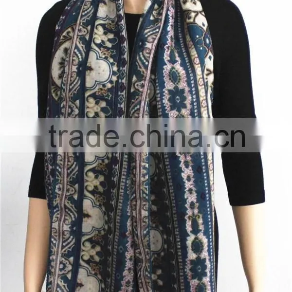 2015 Latest Classical Floral Print Wool Scarf photo-4