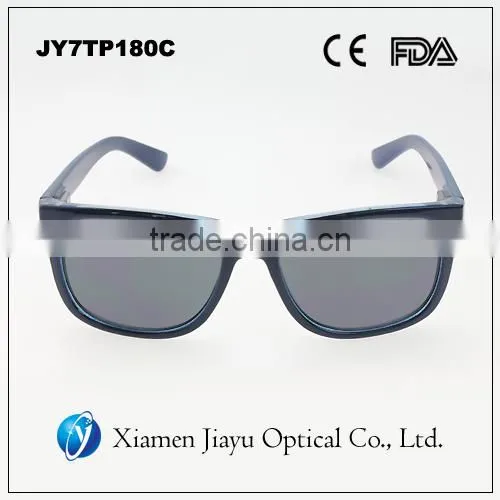 Cheap Classic Polarized (or PC) Sunglasses for Unisex With Custom Logo photo-3