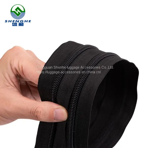 Hot Sale Zipper 8# Nylon Zippers Coil Zips in Rolls for Luggages photo-5