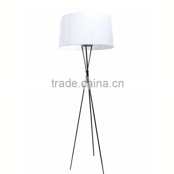 Tripod Modern Lamp F010