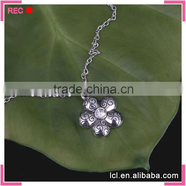 Fashionable New Design Necklace, Flowers Shaped Charm Necklace Designs photo-6
