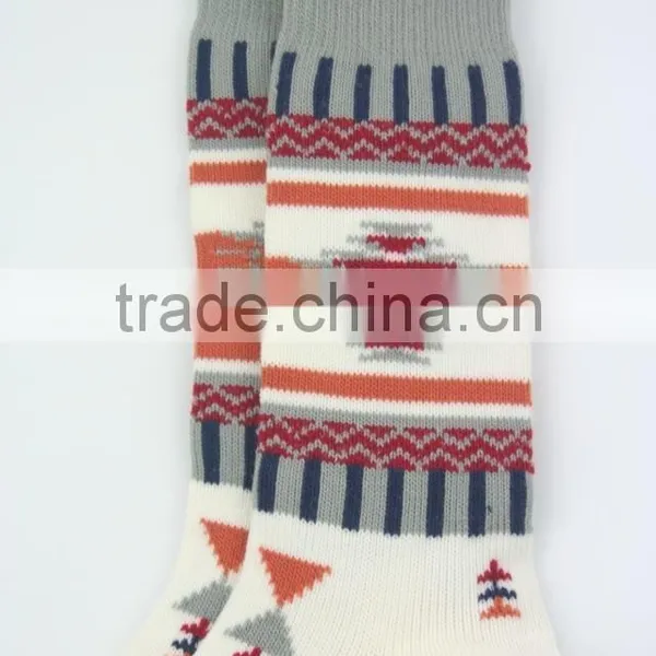 Wholesaler Cheap Price Bright Color Jacquard Cotton Socks photo-2