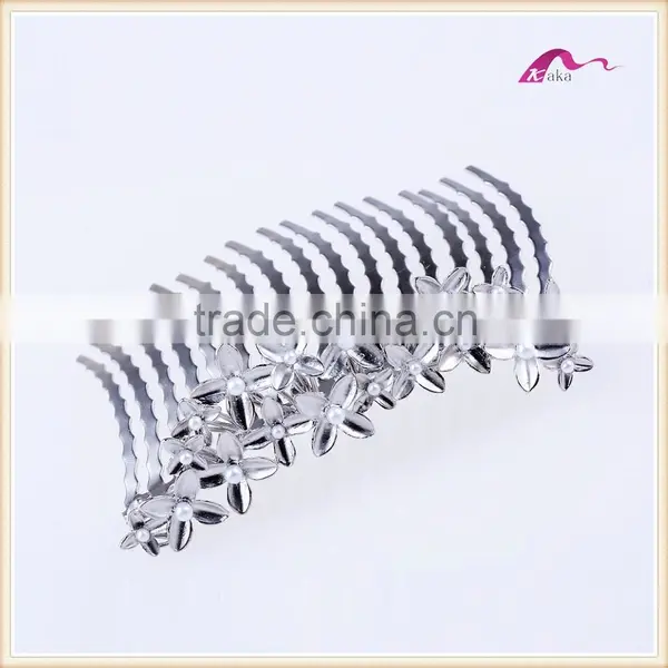 Fancy Metal Pearl Flower Hair Comb For Bridal Hair Accessories photo-4