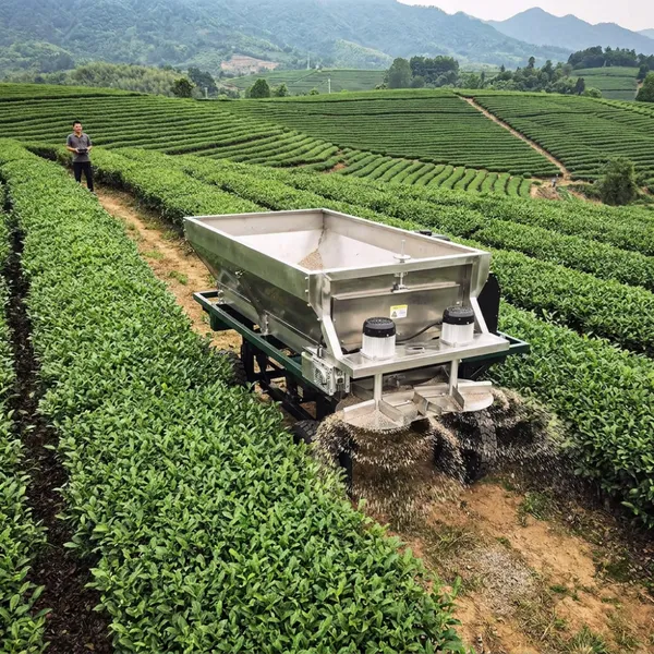 SPRD500 Remote‑Control Spinner Spreader Agricultural Spreader 70V 8kW Generator 500L Steel Hopper For Granular Fertilizer Top Soil Spreading