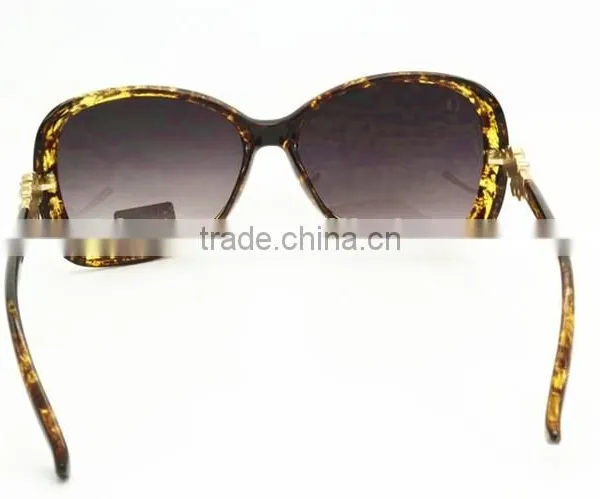 Wholesale Price Fashion Women Sunglasses With Flower Shaped Diamond photo-5