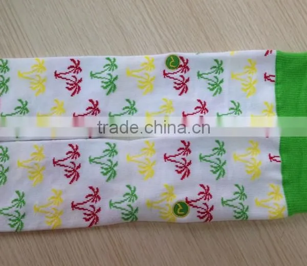 Small MOQ Hot Selling 200 Needles Combed Cotton Maple Leaf Design Socks for Women photo-3