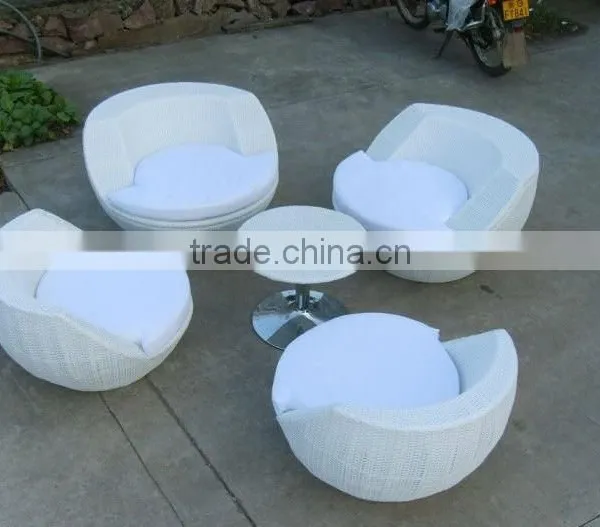 Rattan Coffee Table and Chairs photo-6