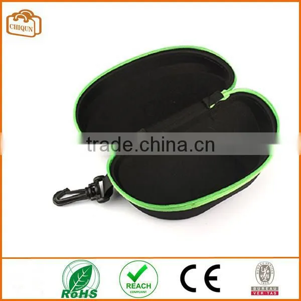 Fashion Portable Carabiner Eye Glasses Sunglasses Hard Case Protector Box (Green) photo-3
