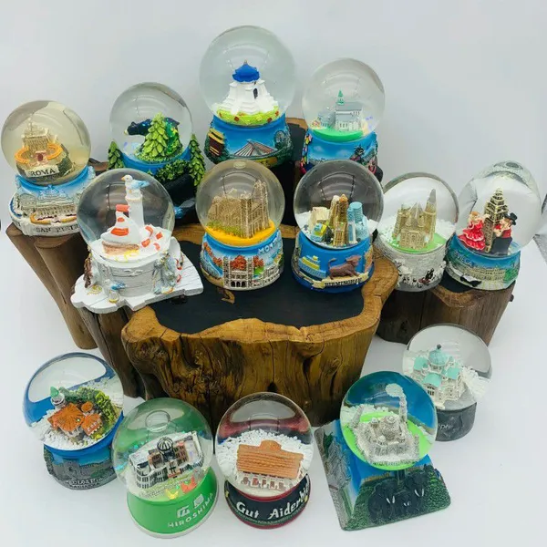 Wholesale Price Personalized Switzerland Canada Spain Iceland Estonia Germany Tourist Souvenirs Glass Resin Polyresin Custom Snow Globe Factory