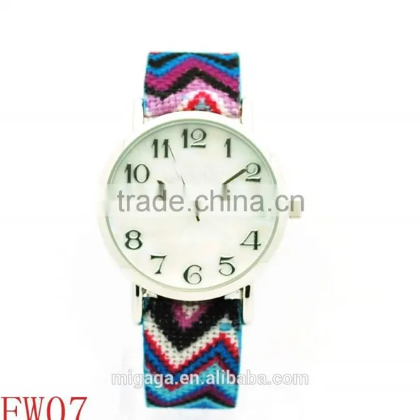 Made in China Fabric Strap Quartz Watch Price, Fashion Watch Women, Watch for Women photo-3