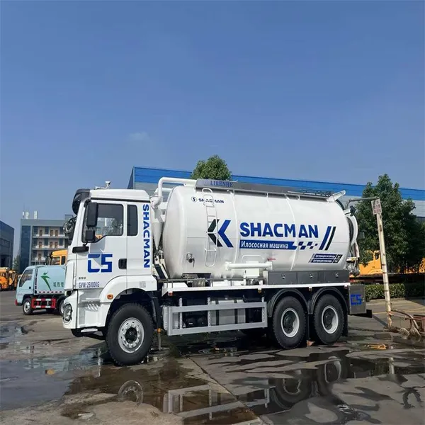 Export Haowo Front Four Rear Eight Cleaning and Suction Trucks Configuration Market for 33 Square Large Cleaning and Suction Trucks photo-3