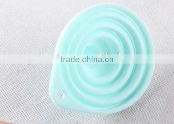 Hanging Cooking Tool Folding Circular Silicone Funnel photo-5