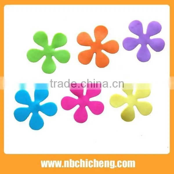 Flower Shaped Plastic Bathroom Floor Mat photo-3