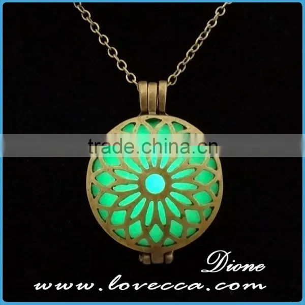 European Hot Sale Beautiful Glow in the Dark Necklace Heart Pendants photo-6