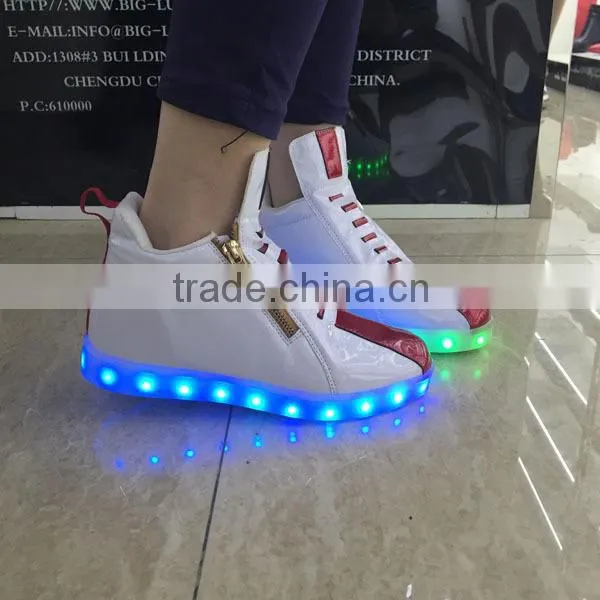 Women PU Led Light Running Shoes Light and Soft for Wholesale photo-5