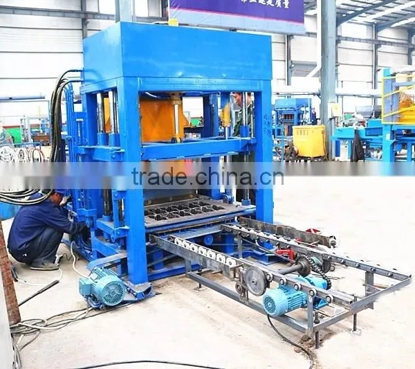 Low Cost QT4-30 Diese Engine Habiterra Concrete Hollow Block Machine for Sale, Interlocking Paver Block Machine Price in India Supplier's Choice photo-4
