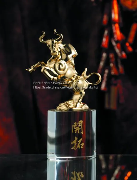 Wholesale Custom Gold Award Metal Trophy photo-5