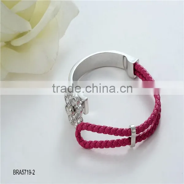 Plum-shaped Diamond Alloy Plating Red Leather Crystal Bangle photo-3